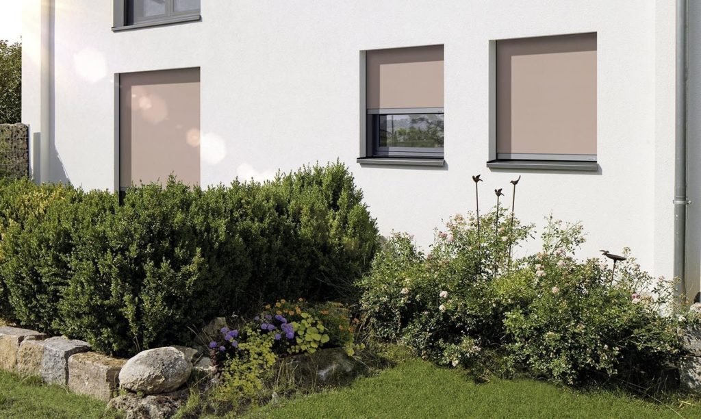 fenstermarkise Neubau-Aufsetz-Markise mit easyZIP-Führung